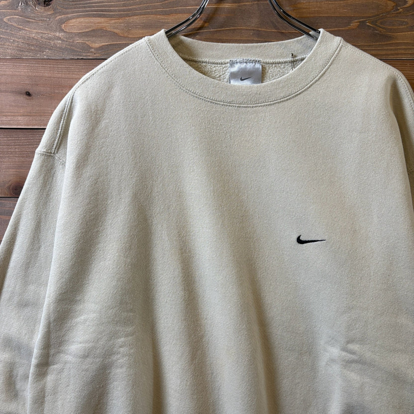 2000s Nike "Swoosh" Small Logo Sweat